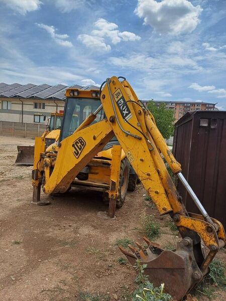Vanzare Buldoexcavator Militari Residence