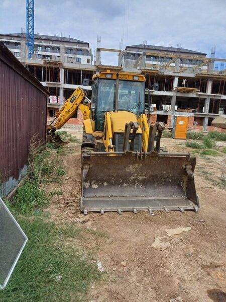 Vanzare Buldoexcavator Militari Residence